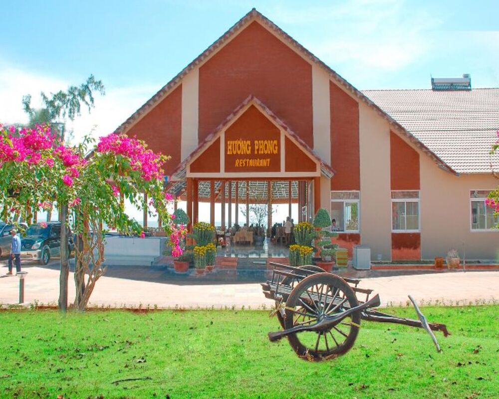 Nhà Hàng Hương Phong ở Hồ Cốc resort tại Xuyên Mộc