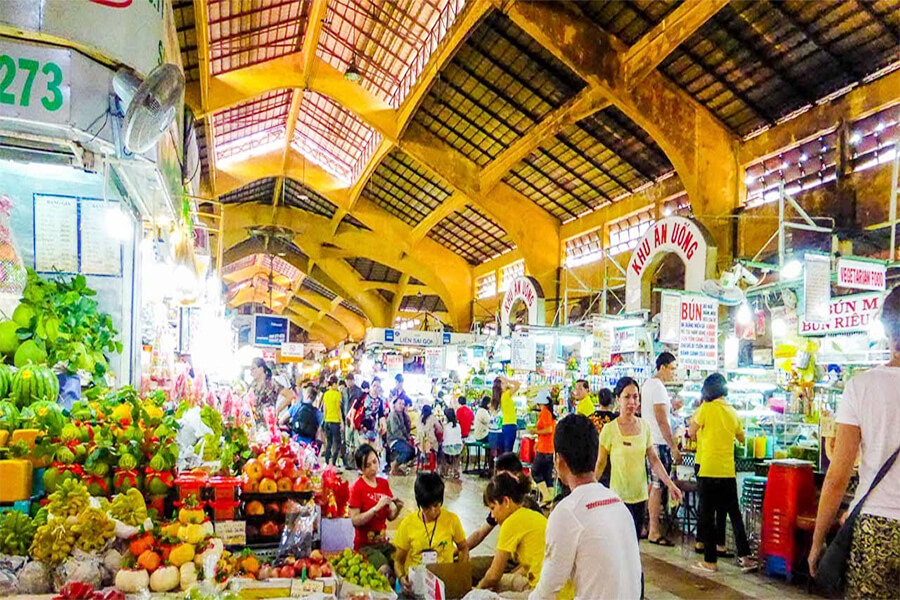 Chợ Bến Thành có thể được xem như là một biểu tượng nổi tiếng của Sài Gòn với sự tồn tại đã hơn 100 năm