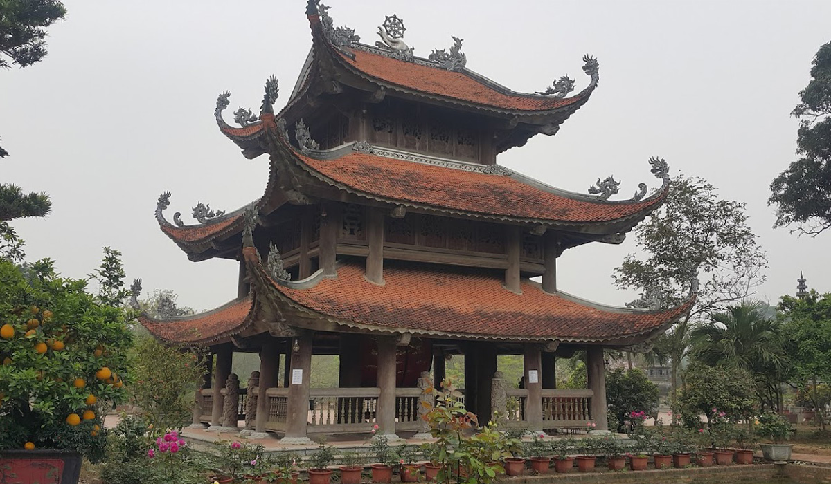 Chùa Nôm còn được gọi là chùa Linh Thông Cổ Tự nằm ở tại làng Nôm, xã Đại Đồng, huyện Văn Lâm, tỉnh Hưng Yên